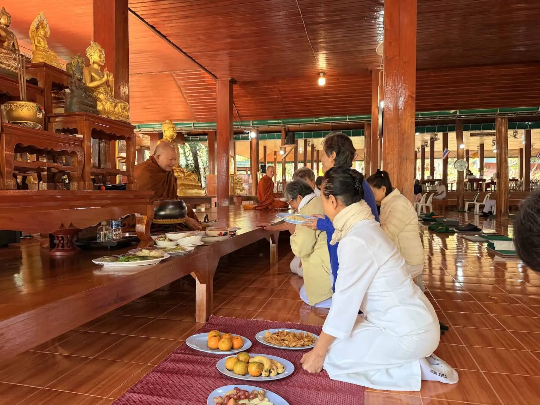 การถวายอาหารยามเช้า