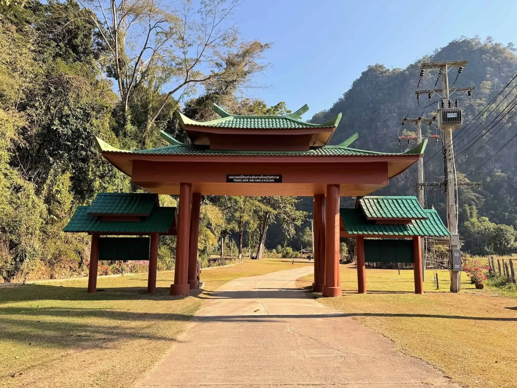 Прощальная табличка в Wat Pa Tam Wua