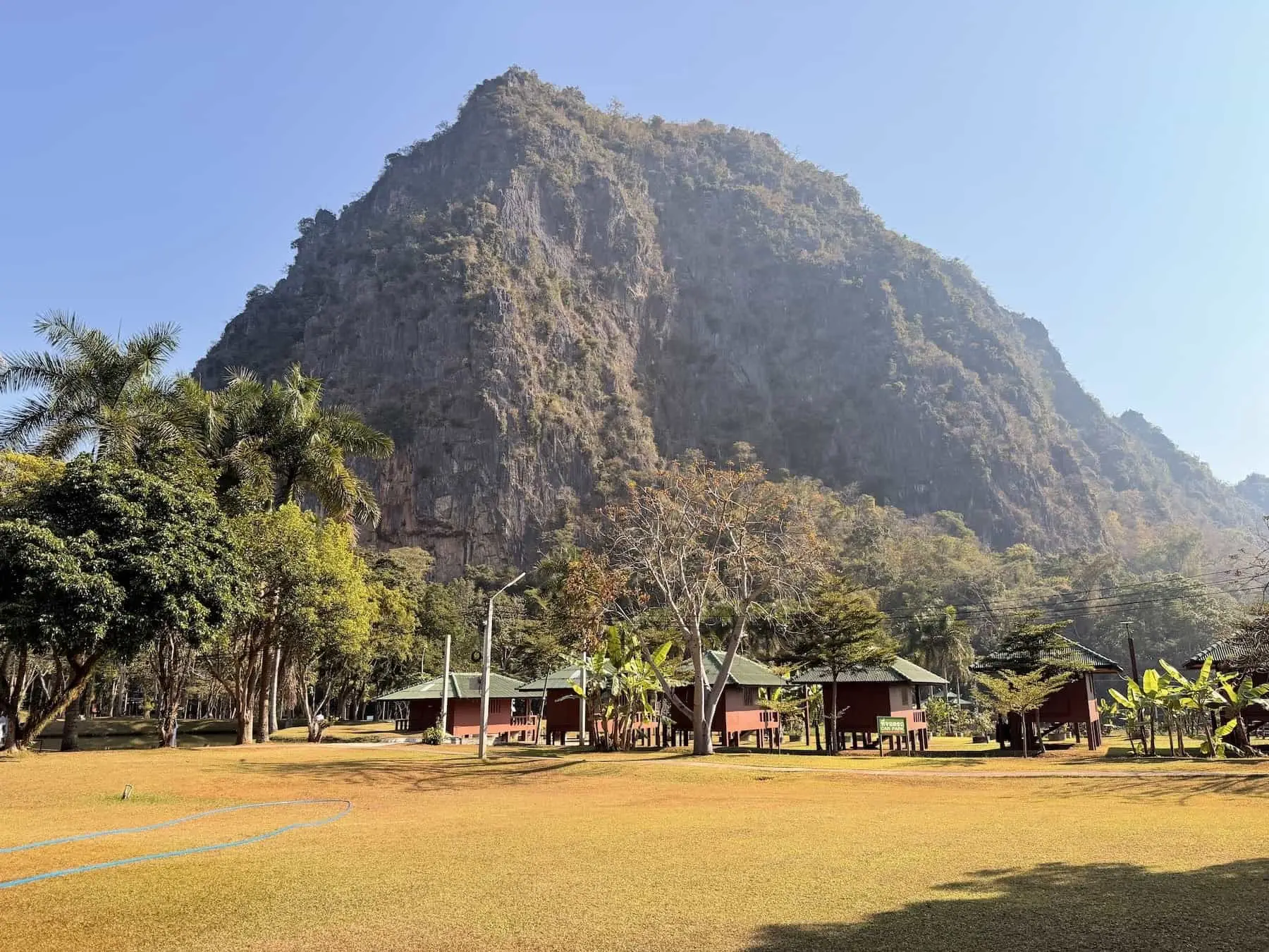 华帕坦瓦寺山脚下的男性住客小屋